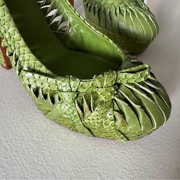 Christian Dior Python Green Pumps - Picture 7 of 9